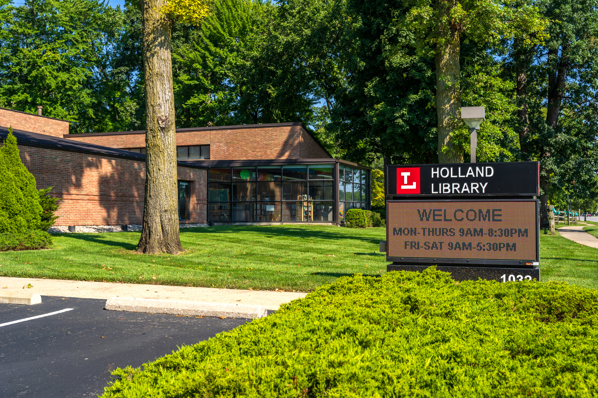Image for the Point of Interest Holland Branch Library